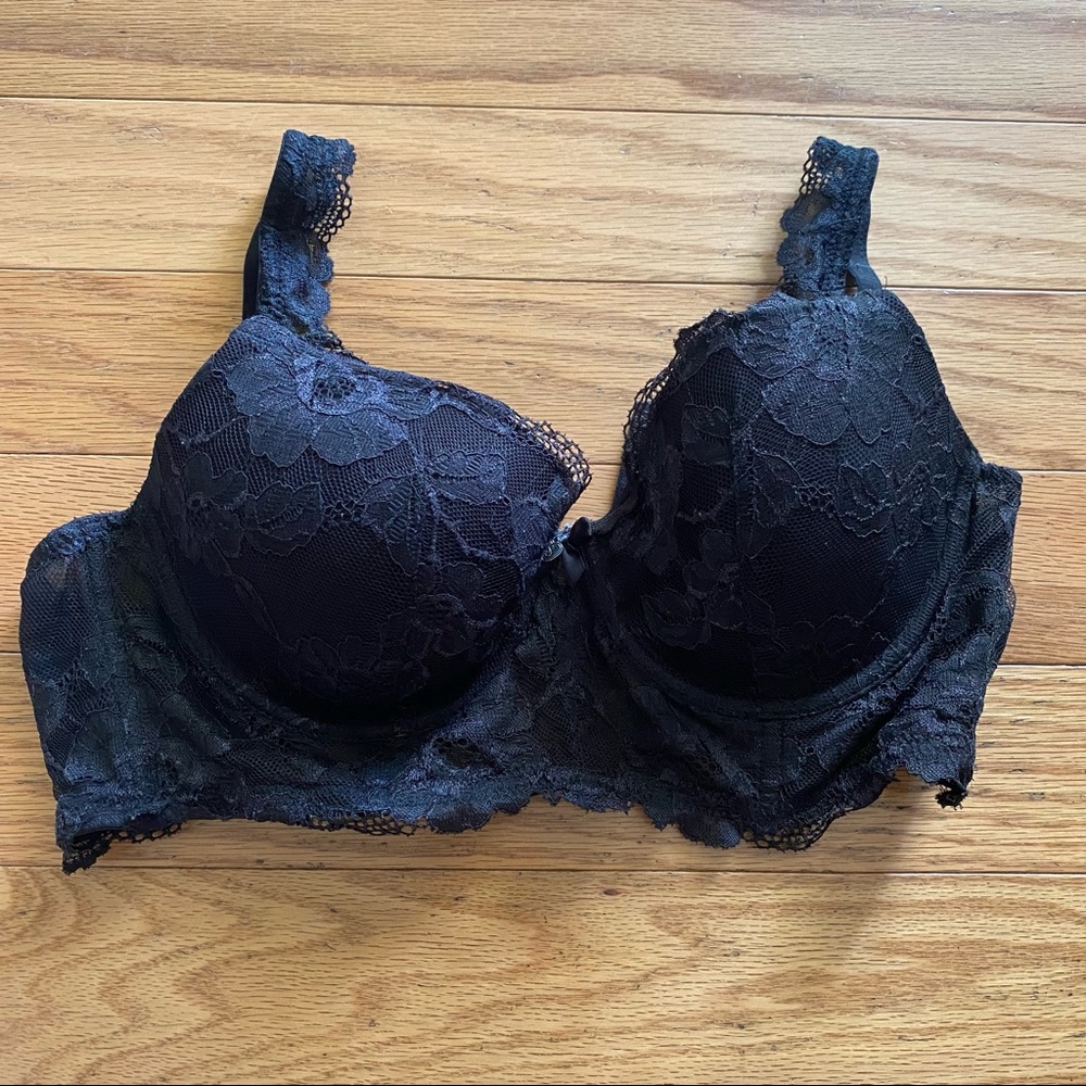 Body by Victoria’s Secret lace bra